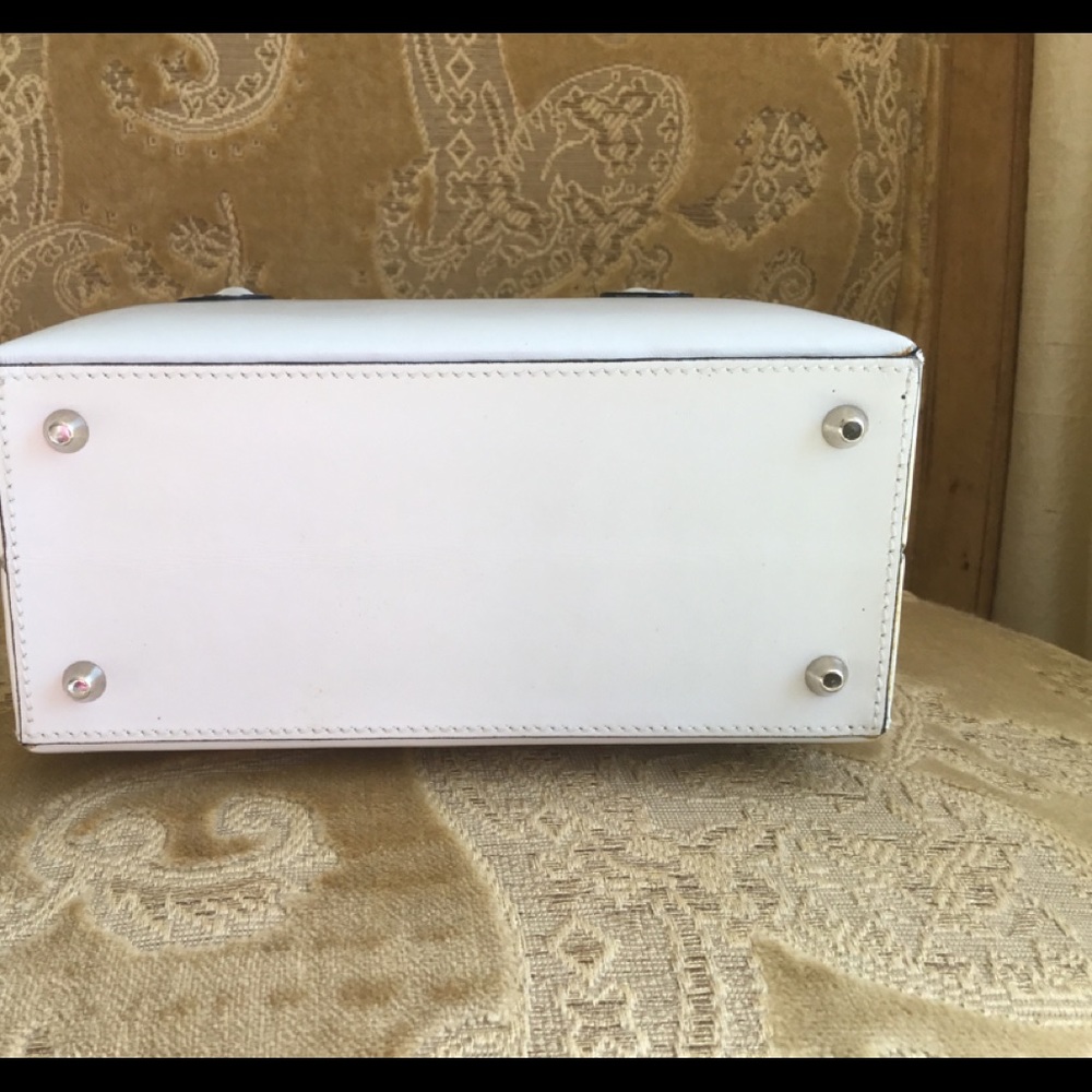 ❌SOLD Authentic Fendi top handle bag satchel white - Picture 4 of 8